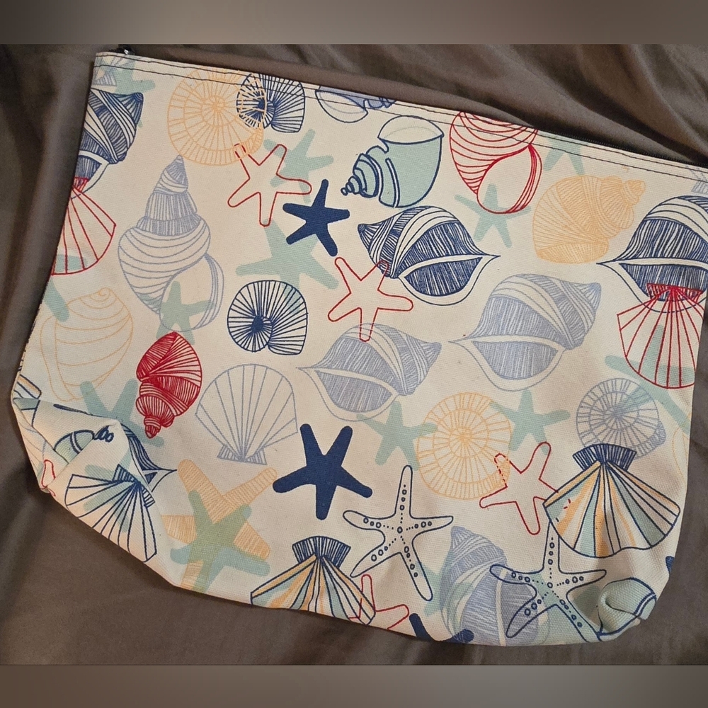 NEW Thirty One Make Up Pouch